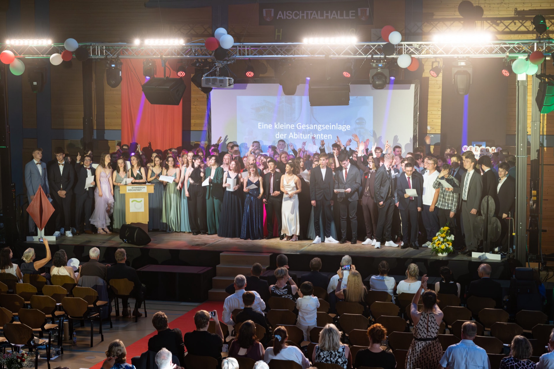 Abifeier in der Aischtalhalle mit Bühne und Licht